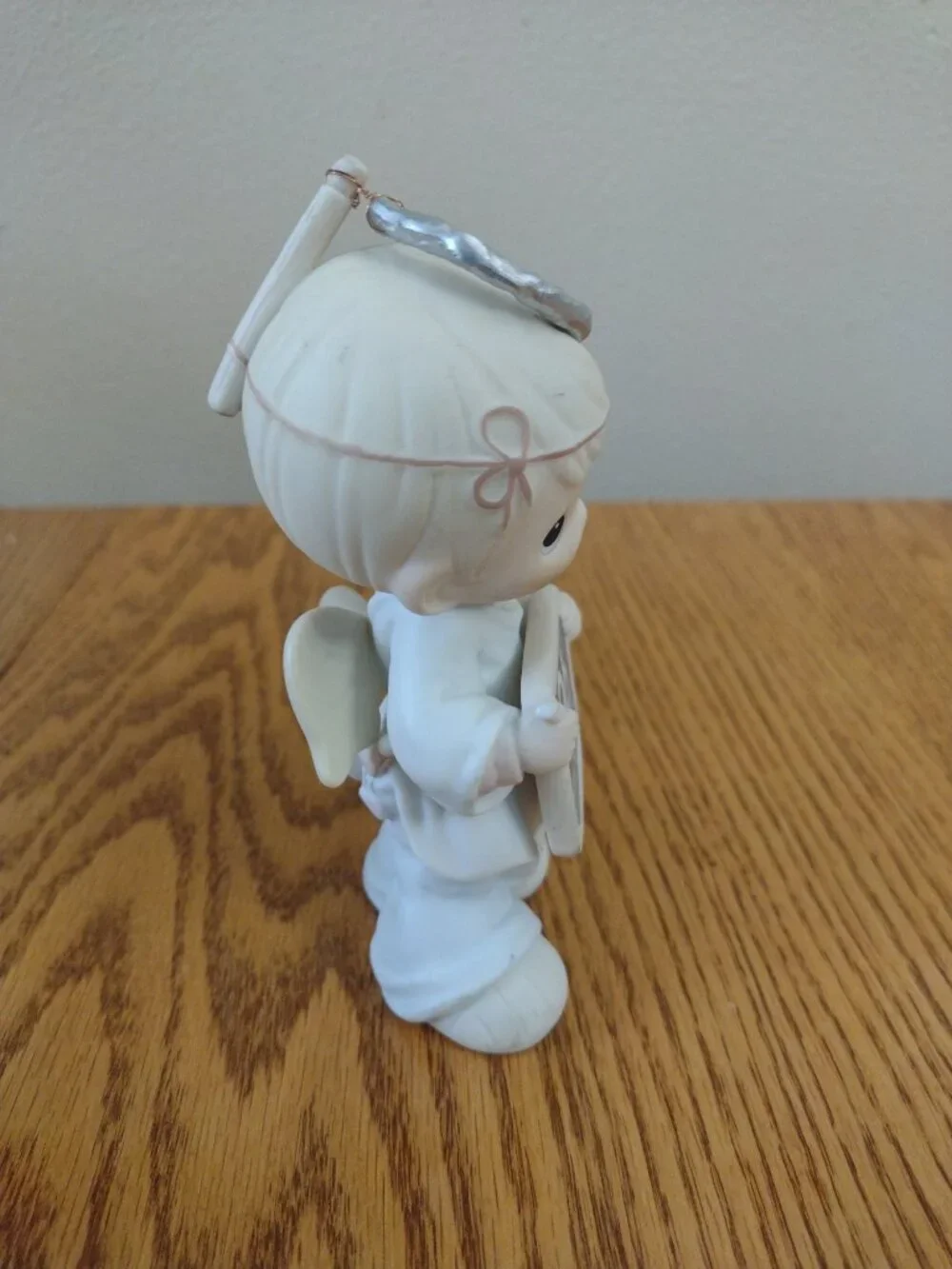 Precious Moments Peace On Earth Anyway Angel Porcelain Figurine 1996 Box #183342